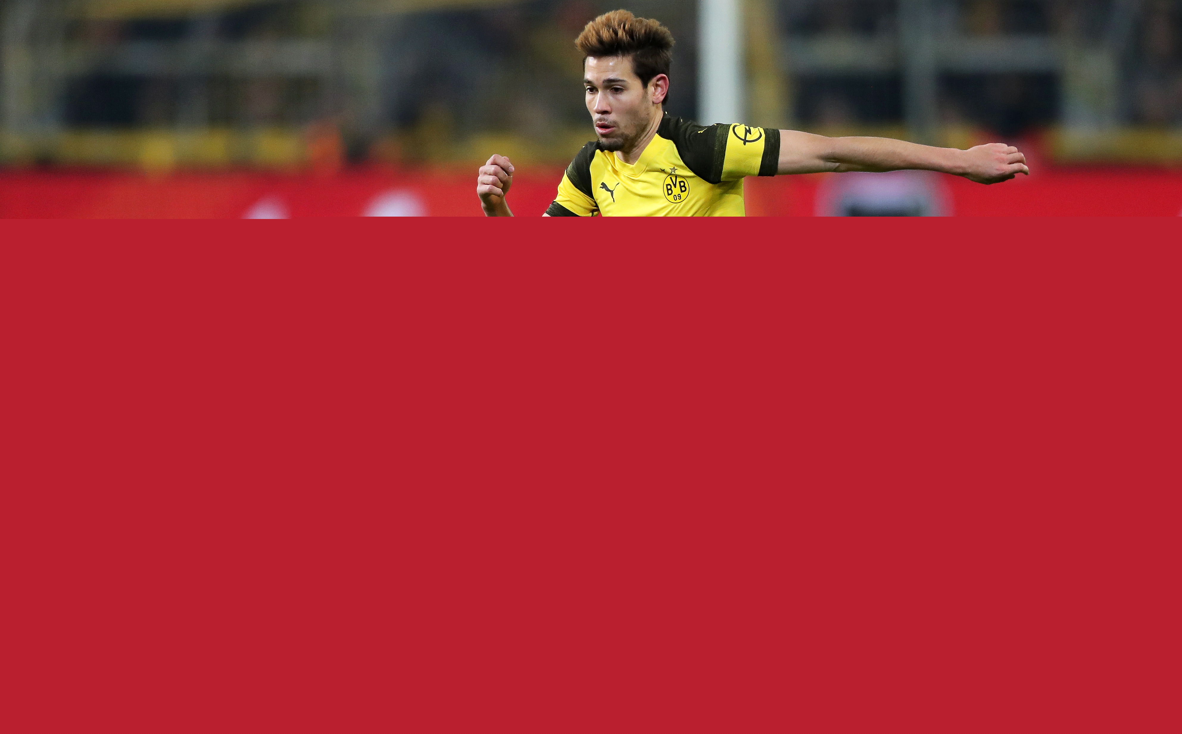 英超半场：吉马良斯角球破门，戈登点射，纽卡2-0伯恩利（英超半场战报：吉马良斯角球建功，戈登点球命中，纽卡暂2-0领先伯恩利）