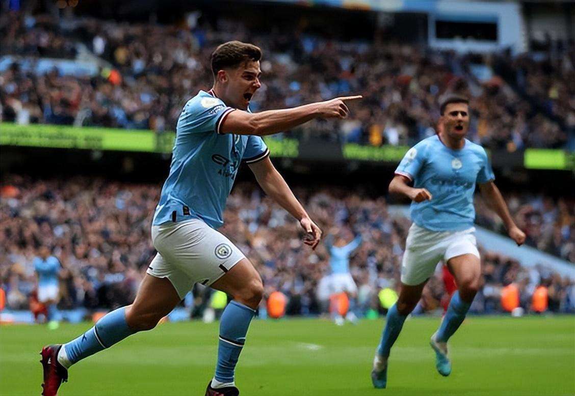 足球国足球员获赞：比赛态度专业（国脚获赞：比赛态度十分专业）