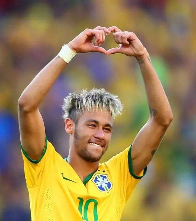 英超曼城与利物浦积分榜争夺白热化（曼城与利物浦英超榜首之争进入白热期）