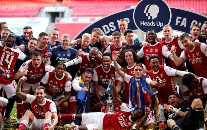 日媒：甲府队长山本英臣出轨球迷妻子，声称想偷看该女子洗澡（日媒爆料：甲府队长山本英臣涉与球迷妻子不当关系，疑称想偷看其洗澡）