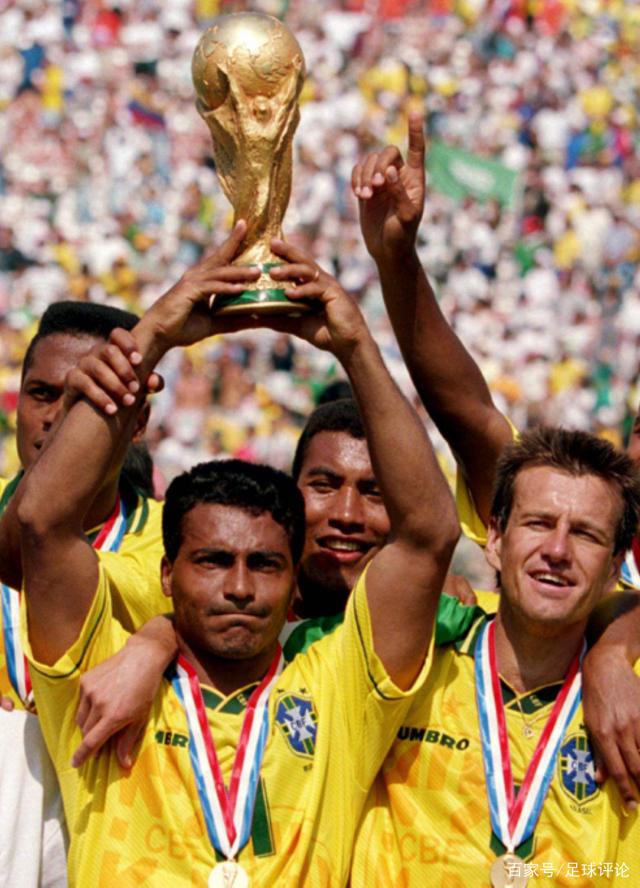 说啥了？詹姆斯把独行侠替补席逗得笑翻天