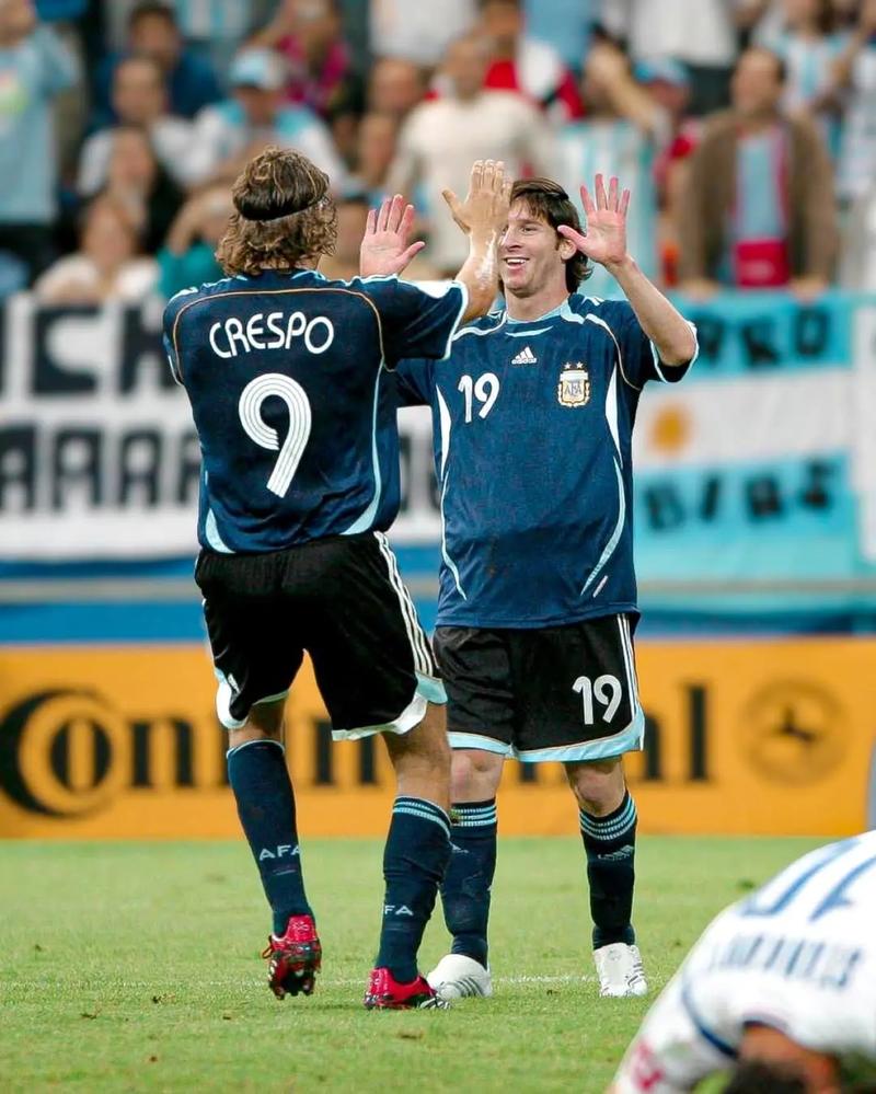 HWG！罗马诺：皇马前锋恩德里克外租至里昂半个赛季（罗马诺：HWG！皇马新星恩德里克将租借加盟里昂，期限半个赛季）