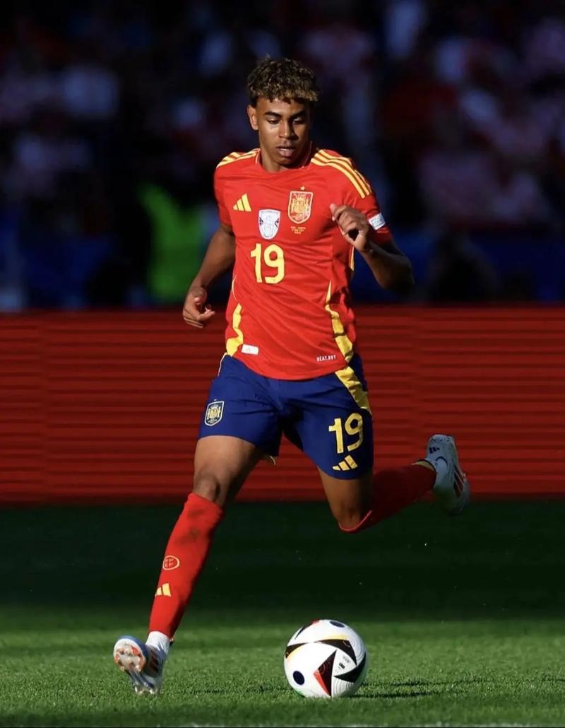 利物浦主场迎战诺丁汉森林，历史占优但上赛季两场不胜（利物浦坐镇安菲尔德迎战诺丁汉森林：往绩占优，上季两回合未取胜）