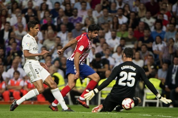 利物浦冬窗锁定后卫与边路！格伊、塞梅尼奥成重点目标（利物浦冬窗补强后防与边线，格伊与塞梅尼奥成主要引援目标）