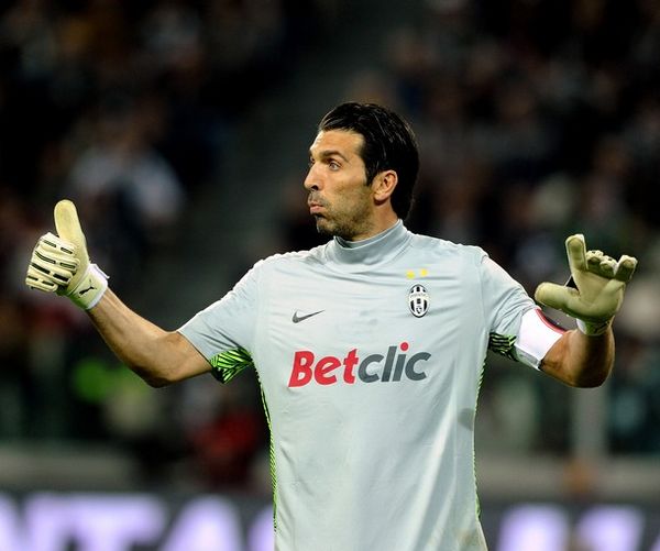 意媒：尤文在关注里昂中场莫顿，未来几周会进行试探性接触（意媒：尤文盯上里昂中场莫顿，数周内或展开试探接触）