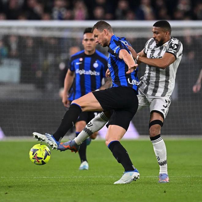 非洲杯再次爆发争议判罚，引球迷不满